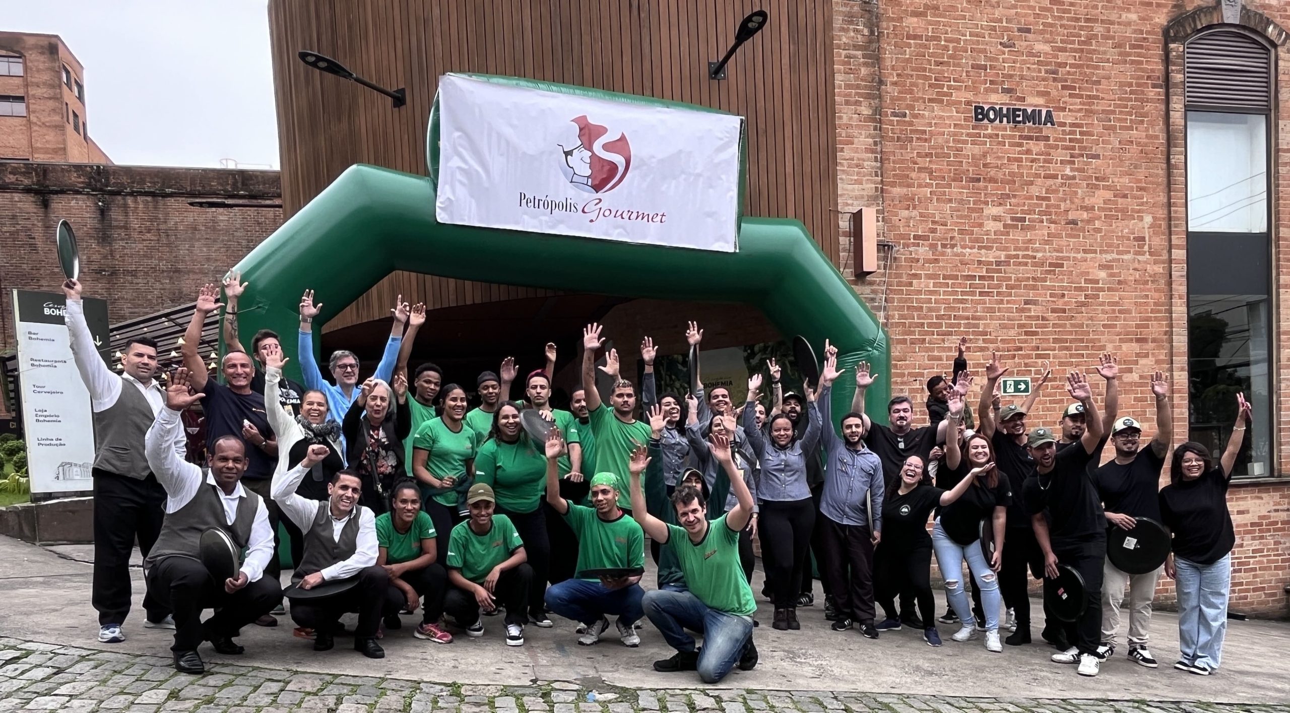 Corrida dos Garçons e Garçonetes faz o “esquenta” do Petrópolis Gourmet 2024 com emoção e diversão