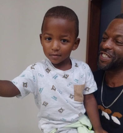 Menino de dois anos que estava desaparecido é encontrado e devolvido ao pai