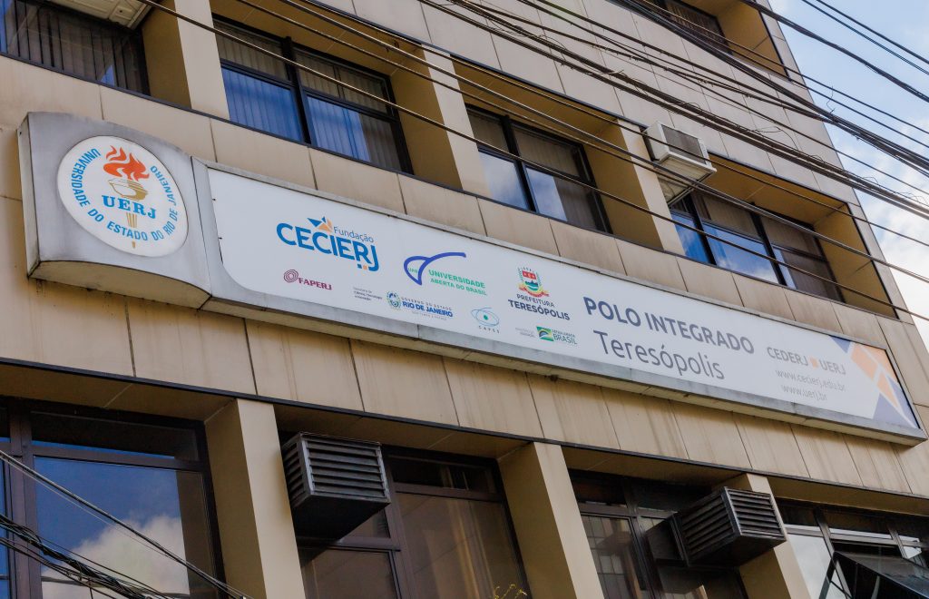 Etapa de isenção de taxa de inscrição e sistema de cotas do Vestibular CEDERJ 2025.1 segue até o próximo dia 19