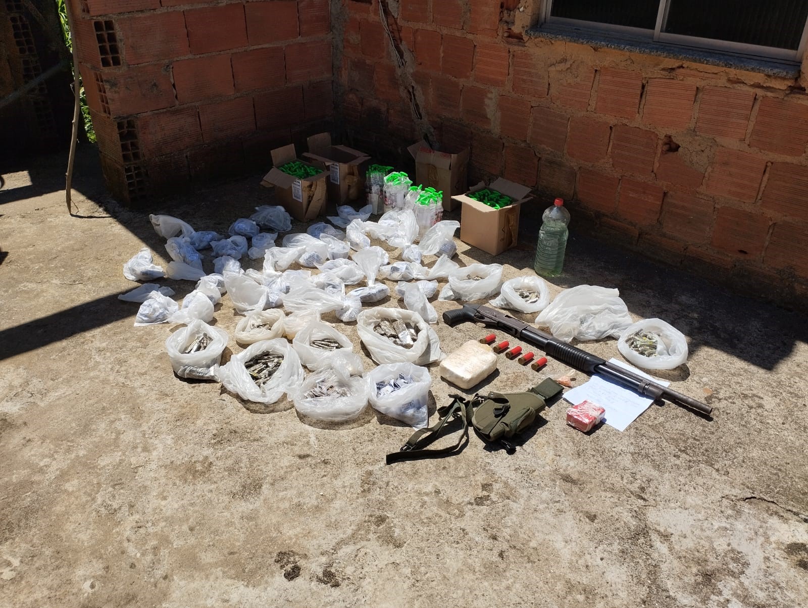 Informações do Disque Denúncia resultam na apreensão de 5,5 kg de drogas no Independência, em Petrópolis