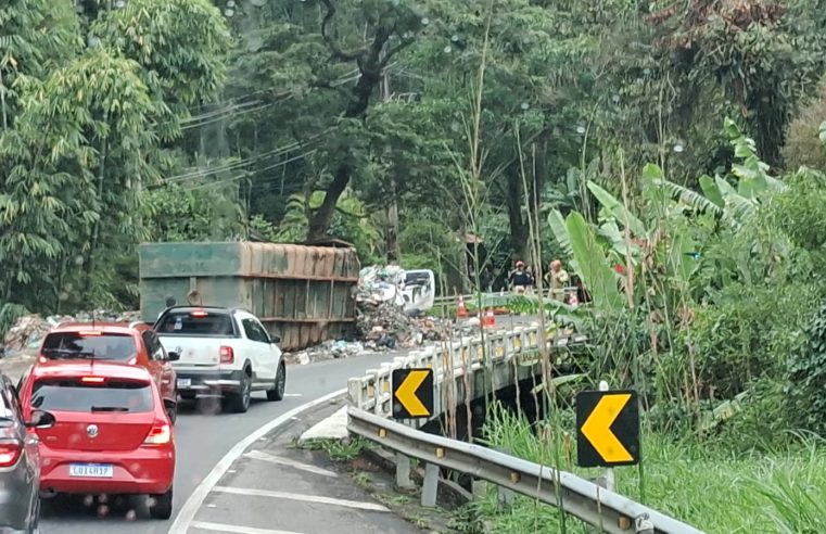 Acidente deixa três pessoas feridas na BR-116, em Teresópolis