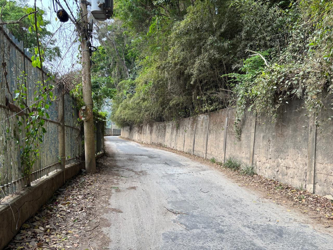 Prefeitura “resolve” obra da Rua Agante Moço, em Itaipava, adicionando mais tempo de execução
