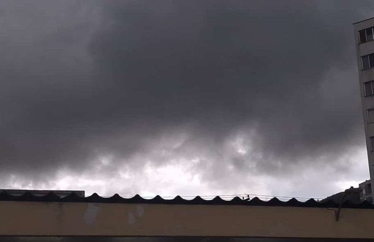 Defesa Civil de Petrópolis registra 5 ocorrências devido à chuva de quinta-feira