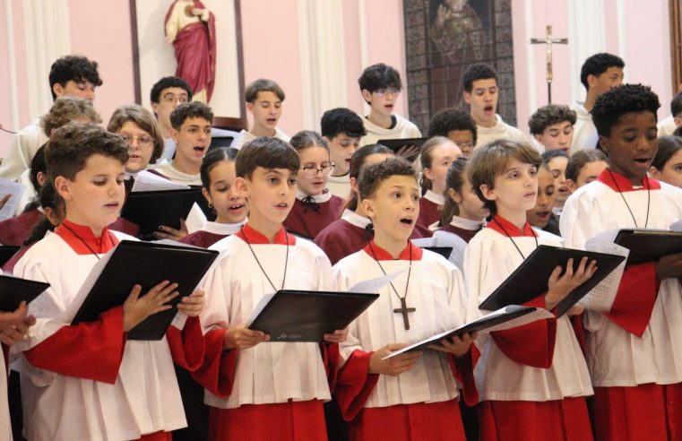 Corais dos Canarinhos de Petrópolis e Orquestra Sinfônica da UFRJ apresentam o “Réquiem de Mozart” em homenagem ao Dia de Finados
