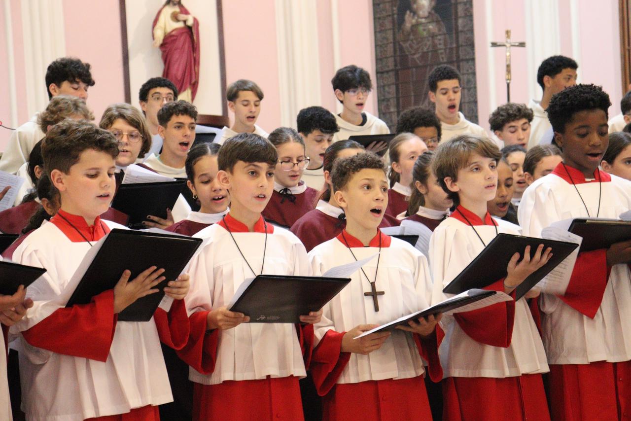 Corais dos Canarinhos de Petrópolis e Orquestra Sinfônica da UFRJ apresentam o “Réquiem de Mozart” em homenagem ao Dia de Finados