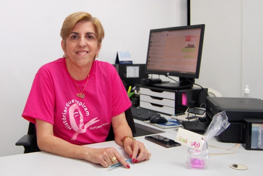 Tarde da Beleza promove leveza e bem-estar para mulheres em tratamento contra o câncer de mama e destaca a importância da prevenção