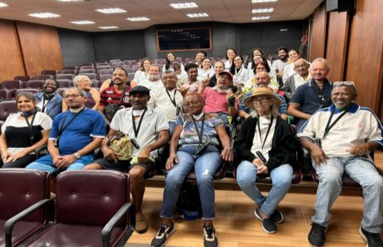 Coral formado por quem teve câncer de laringe emociona pacientes no Hospital Universitário Pedro Ernesto