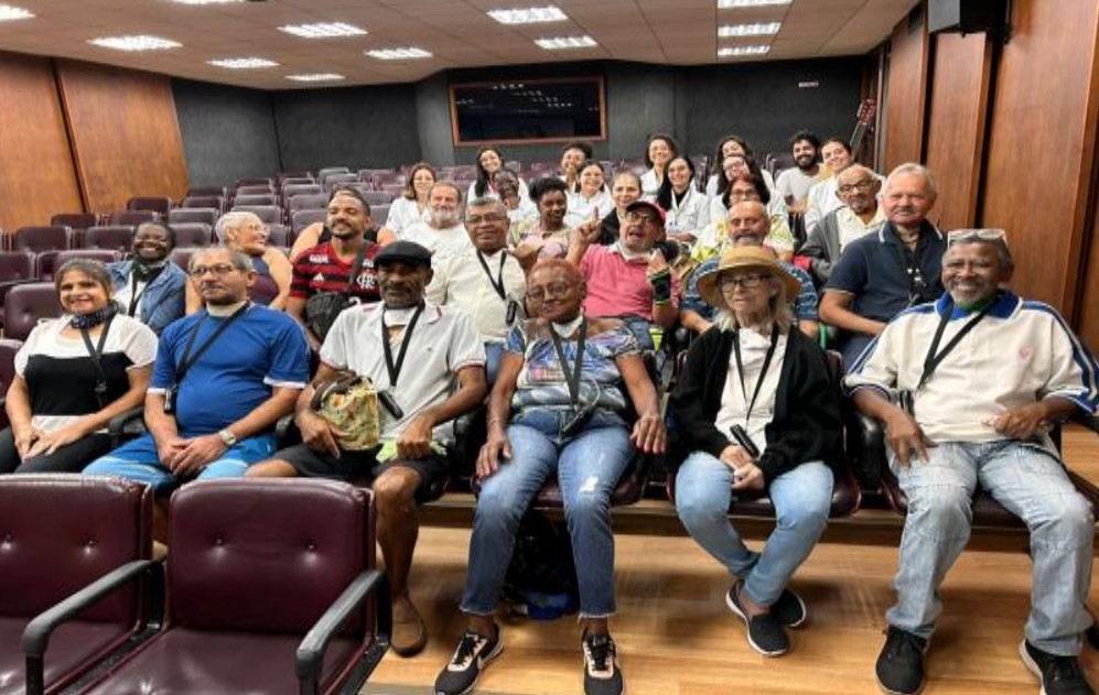 Coral formado por quem teve câncer de laringe emociona pacientes no Hospital Universitário Pedro Ernesto