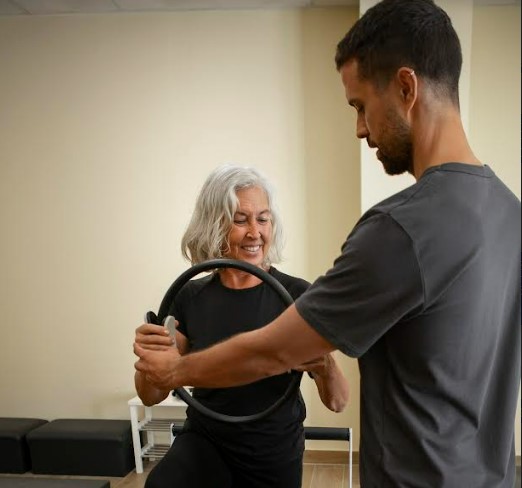 Fisioterapia para idosos: como a prática ajuda na reabilitação e autonomia
