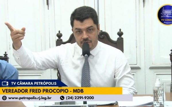 Vereador Fred critica falta de transparência da Prefeitura