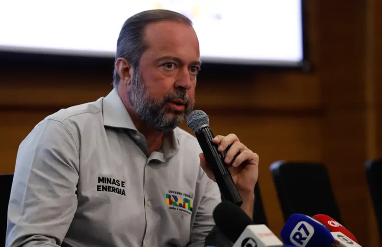 Decisão sobre horário de verão será na terça-feira, diz ministro