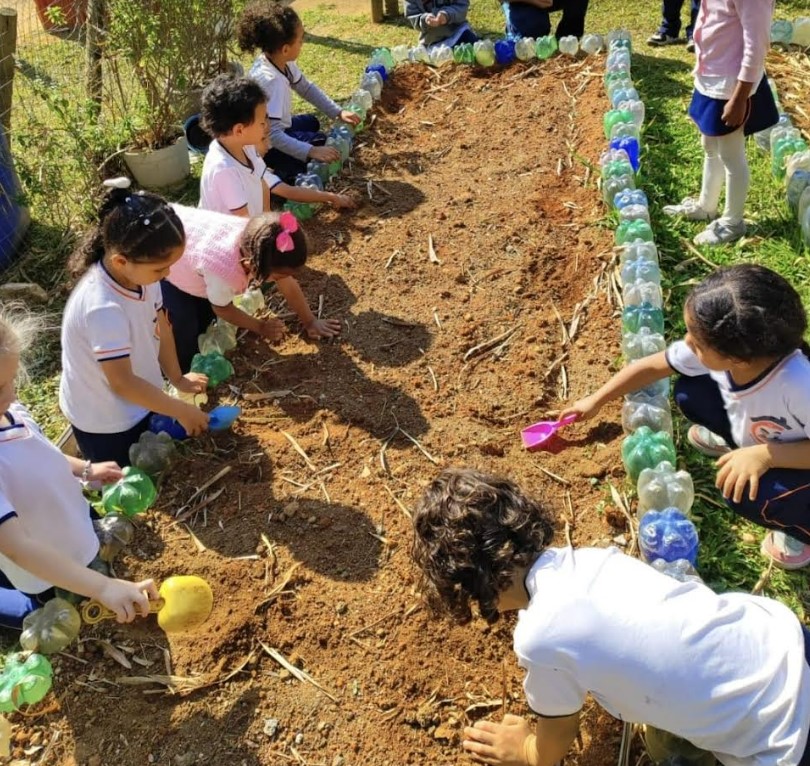 Fiocruz Petrópolis lança cartilha ‘Hortas nas Escolas’ como parte de iniciativa de soberania alimentar