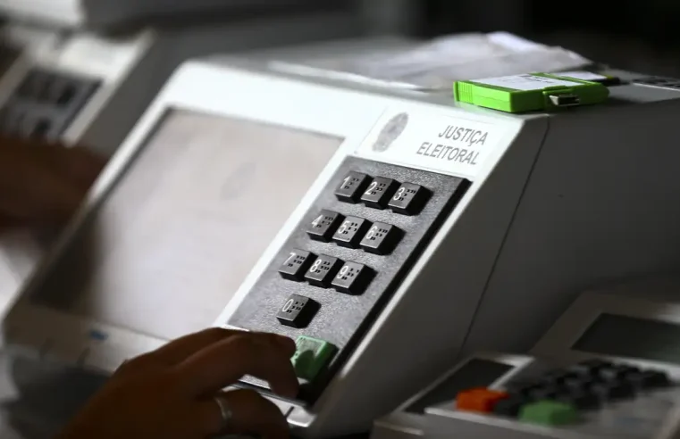 Candidatos à prefeitura de Petrópolis já votaram