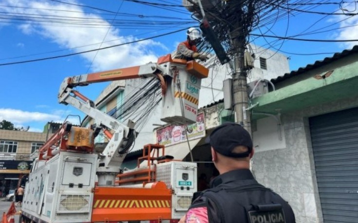 Megaoperação contra ‘gatos de energia’ na Baixada Fluminense flagra fraudes em restaurante e escola de samba