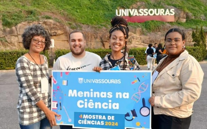 Aluna de colégio estadual de Santíssimo conquista Troféu Meninas na Ciência