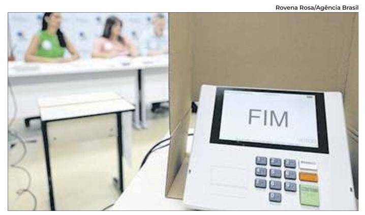 Mais de 400 mil candidatos disputam neste domingo