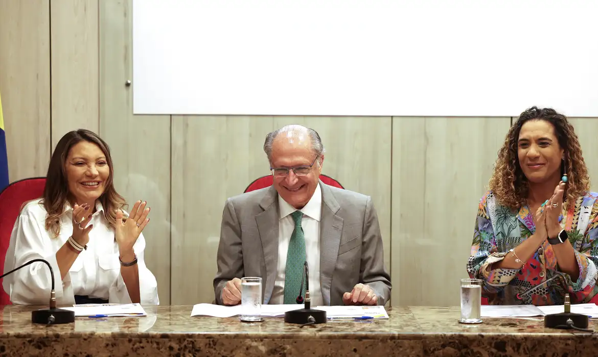 Estudo revela desigualdade racial entre empresas de comércio exterior