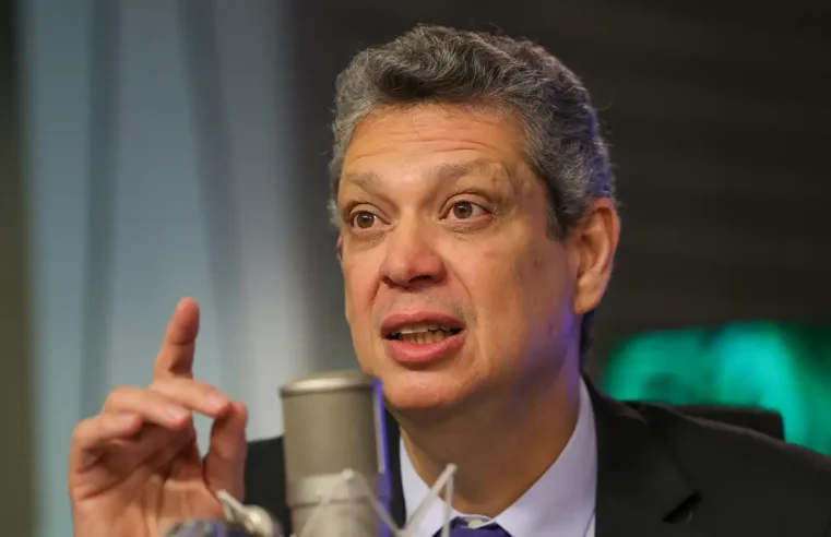PEC 6×1 ainda não foi discutida no núcleo do governo, diz ministro