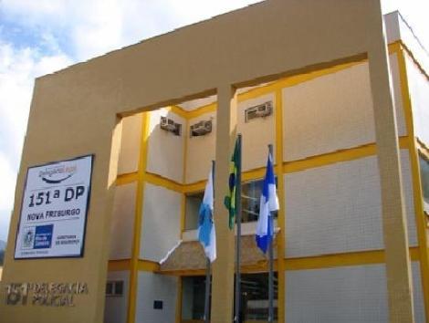 Três pessoas são presas por envolvimento no tráfico de drogas em Nova Friburgo