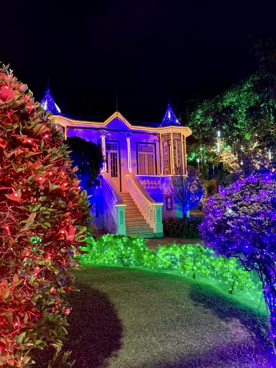 Vale Encantado: espetáculo de luzes começa a ganhar vida em imóvel histórico de Petrópolis