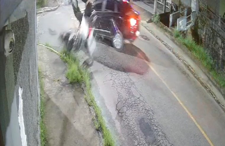 Duas pessoas ficam feriadas em acidente entre carro e moto na Mosela