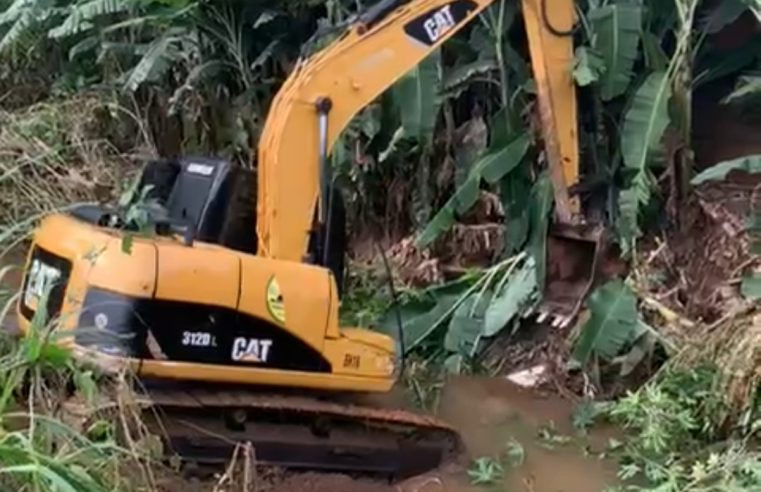 Governo do Estado envia maquinário para minimizar impactos da chuva em Teresópolis