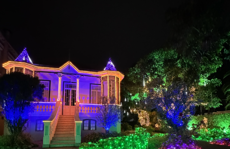 Vale Encantado estreia Show de Acendimento com a chegada de Petrus, guardião do Vale Encantado, neste sábado