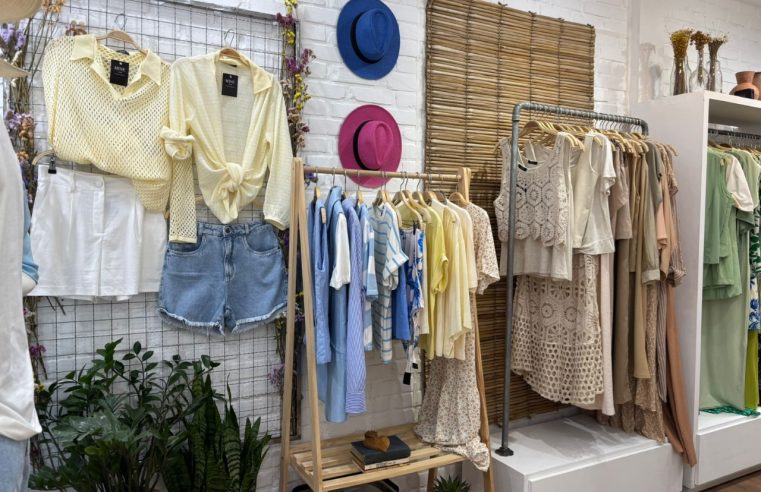 Primavera com a cara de Verão nas vitrines e tendências de moda com muitas cores e estampas