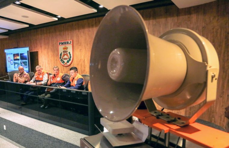 Governo do Estado entrega protocolos de alerta e alarme para chuvas intensas às Defesas Civis Municipais