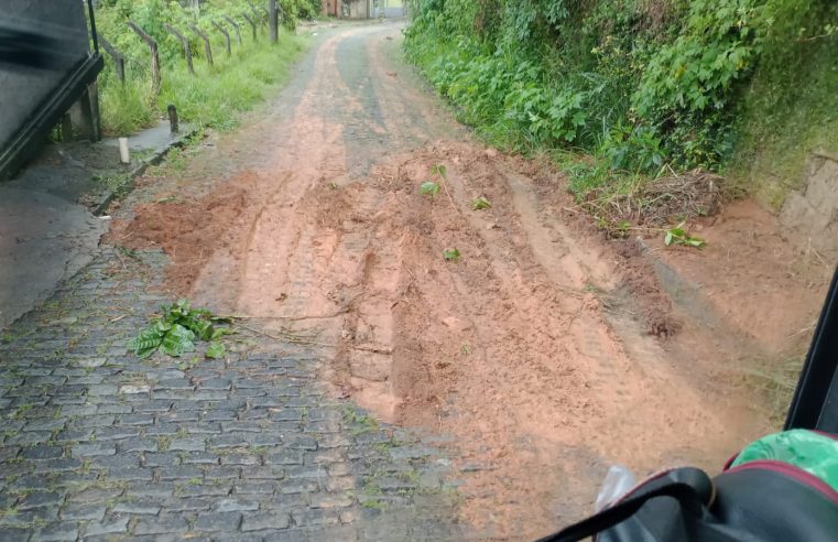 Deslizamento de terra no Floresta altera itinerário de ônibus