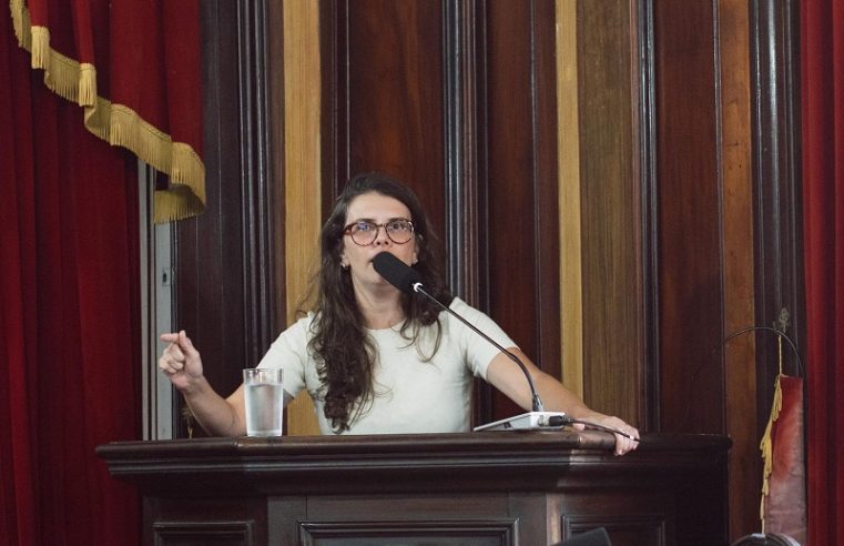 Vereadora Júlia aprova projeto de lei que amplia licença-paternidade de 7 para 30 dias entre servidores públicos