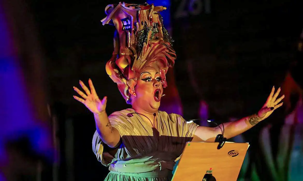 Festival celebra 100 anos do surrealismo no centro de São Paulo