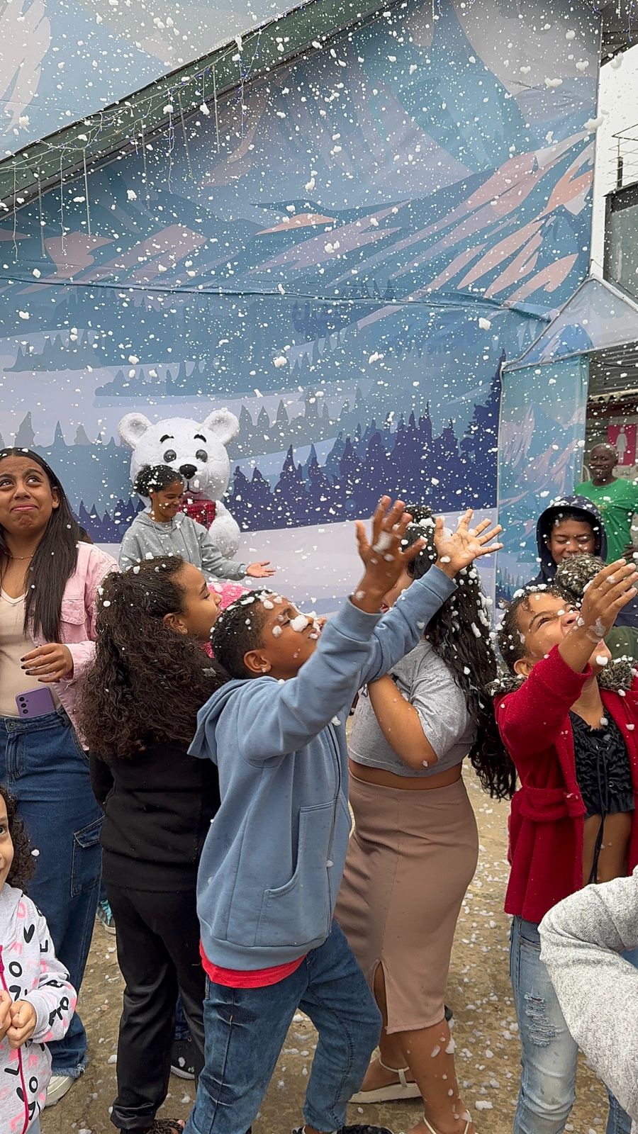 Campanha de Natal no Vale Encantado arrecada mais de 500 brinquedos e promove alegria para crianças do Instituto Ampla Visão