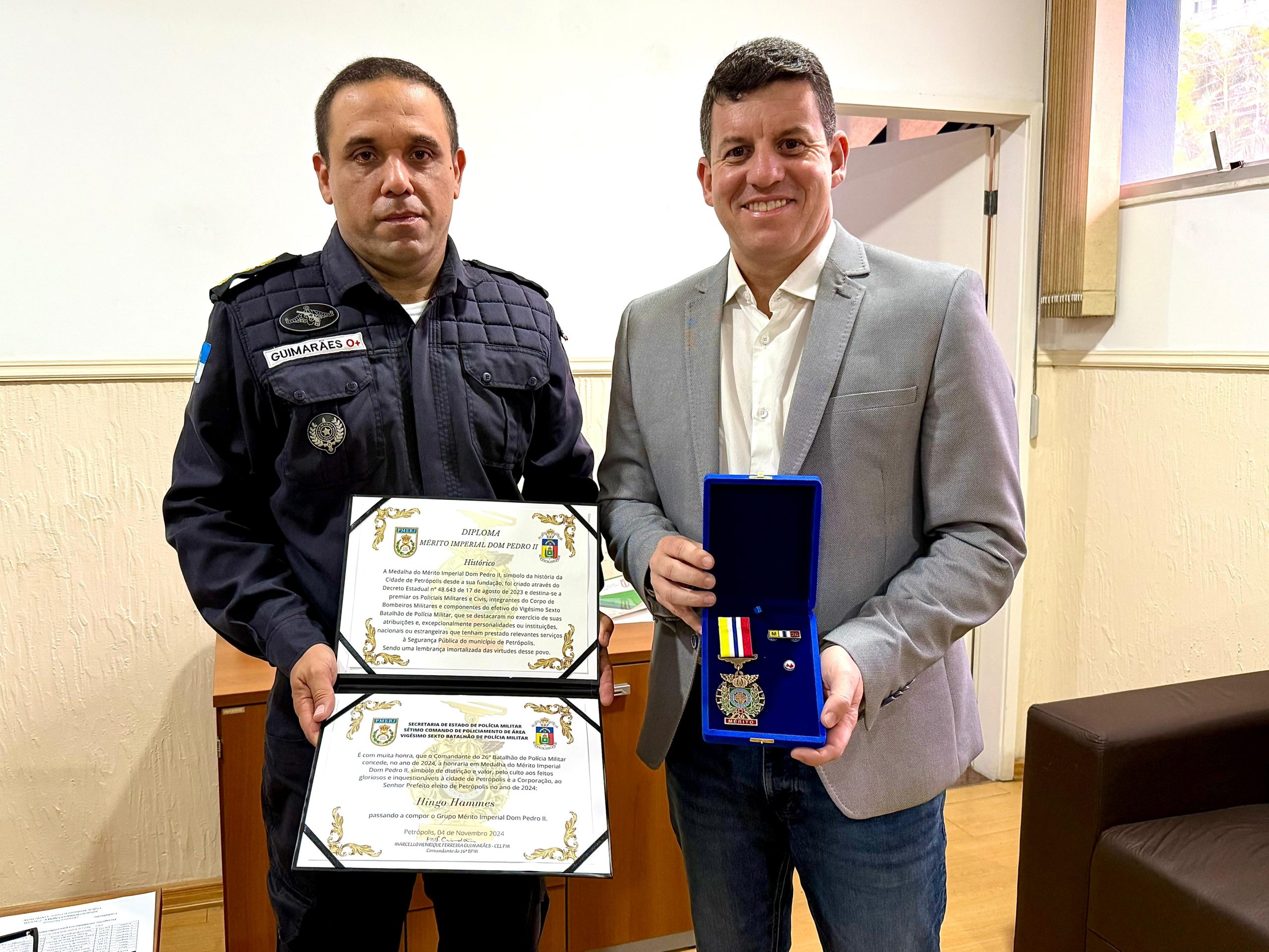 Prefeito eleito Hingo Hammes é homenageado com a Medalha Mérito Imperial Dom Pedro II no 26º Batalhão da Polícia Militar