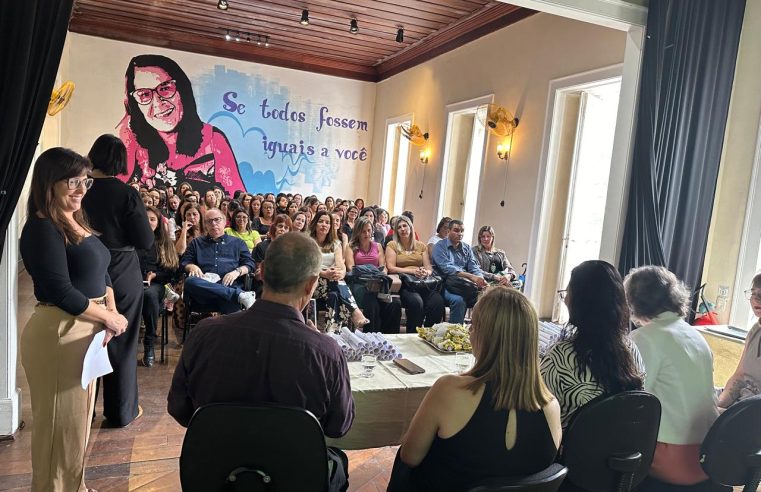 Professores da rede municipal recebem certificado do curso de Atualização em Direitos Humanos, Educação Inclusiva e Atendimento Educacional Especializado