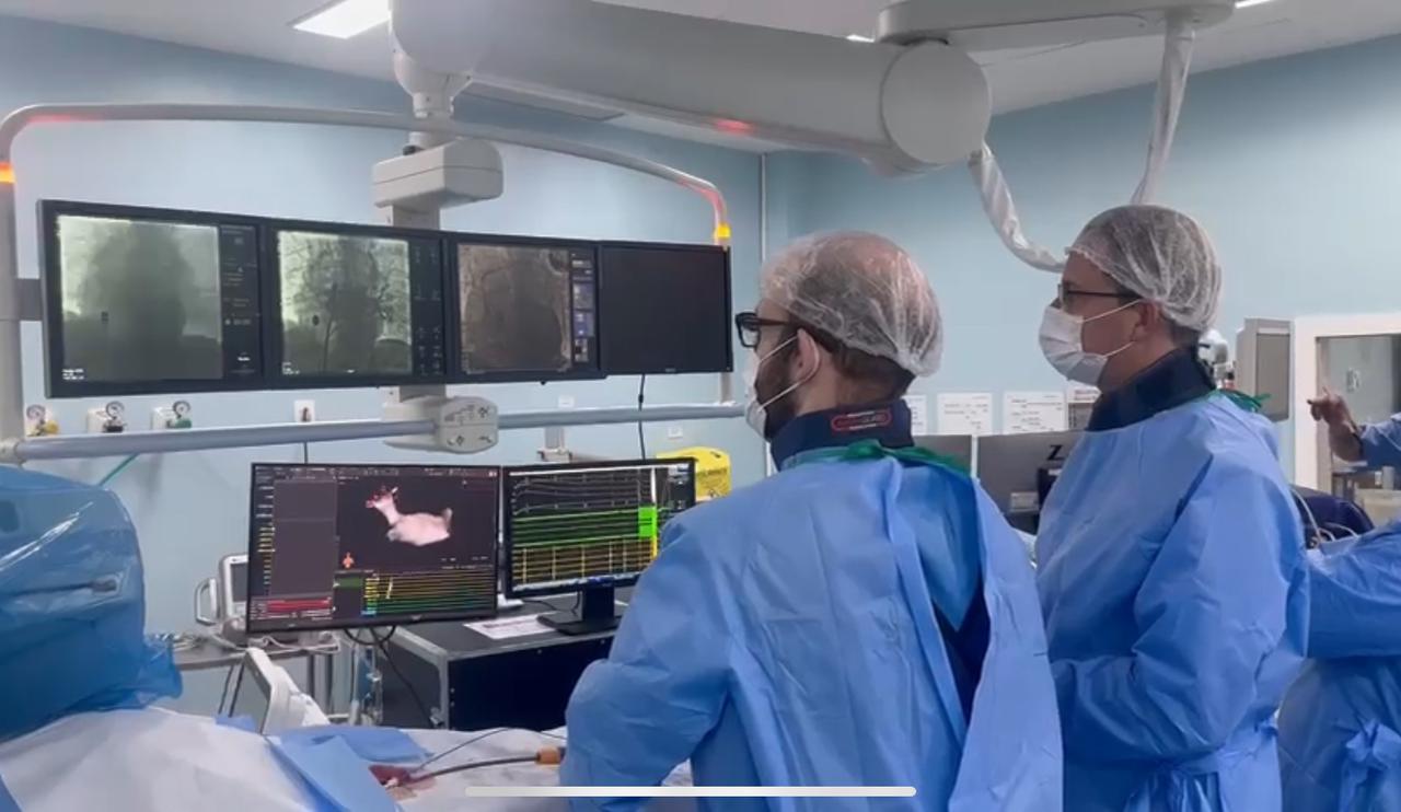 Técnica revolucionária no tratamento cardiovascular é realizada pela primeira vez em Petrópolis