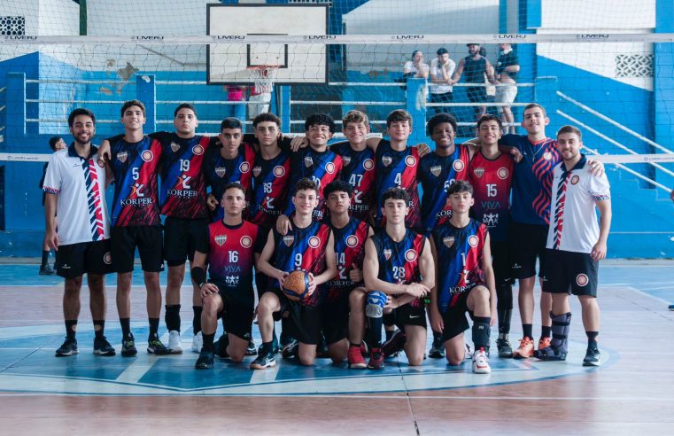 Equipe infanto masculina CDBV recebe troféu após ficar em 2° lugar na Liverj