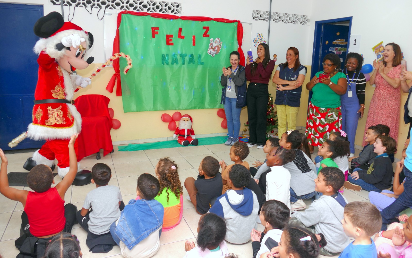 Um natal de sorrisos: Projeto de Odontologia que tem a parceria da UNIFASE e da UERJ realiza festa na Escola Municipal Bataillard