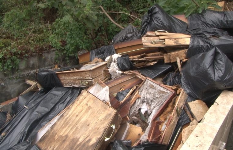 Descarte irregular de caixões é registrado no Cemitério Municipal de Petrópolis