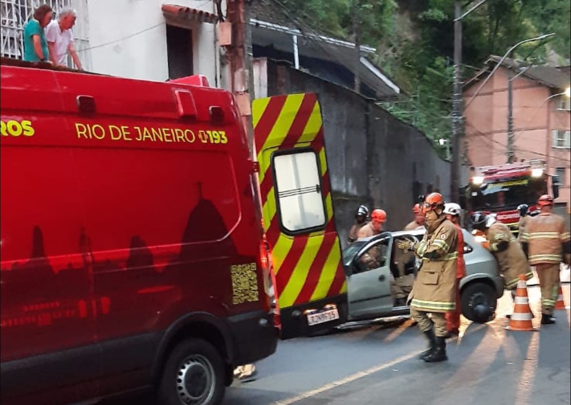 Duas pessoas ficam feridas em um acidente na Mosela, em Petrópolis
