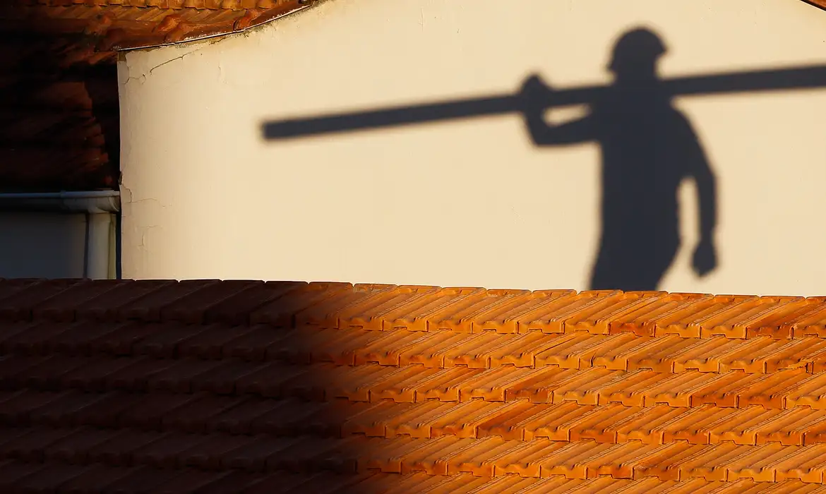 Empresário da indústria da construção civil elogia vendas em novembro