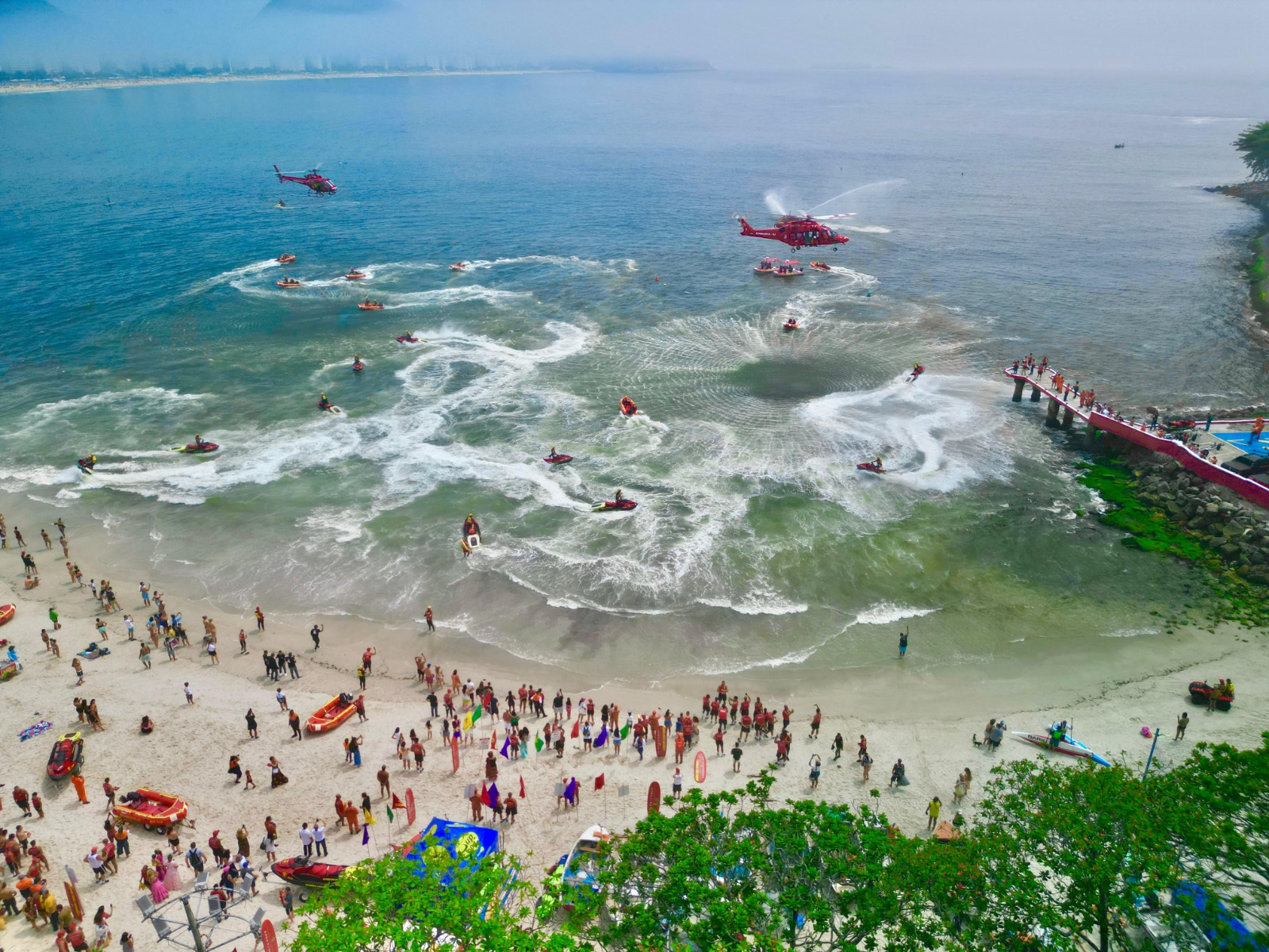 Governo do Estado lança Operação Verão 2024/2025 em evento na orla de Copacabana