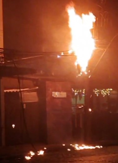 Incêndio em poste na Rua 13 de Maio deixa milhares de usuários sem acesso a Internet e sinal de TV a Cabo