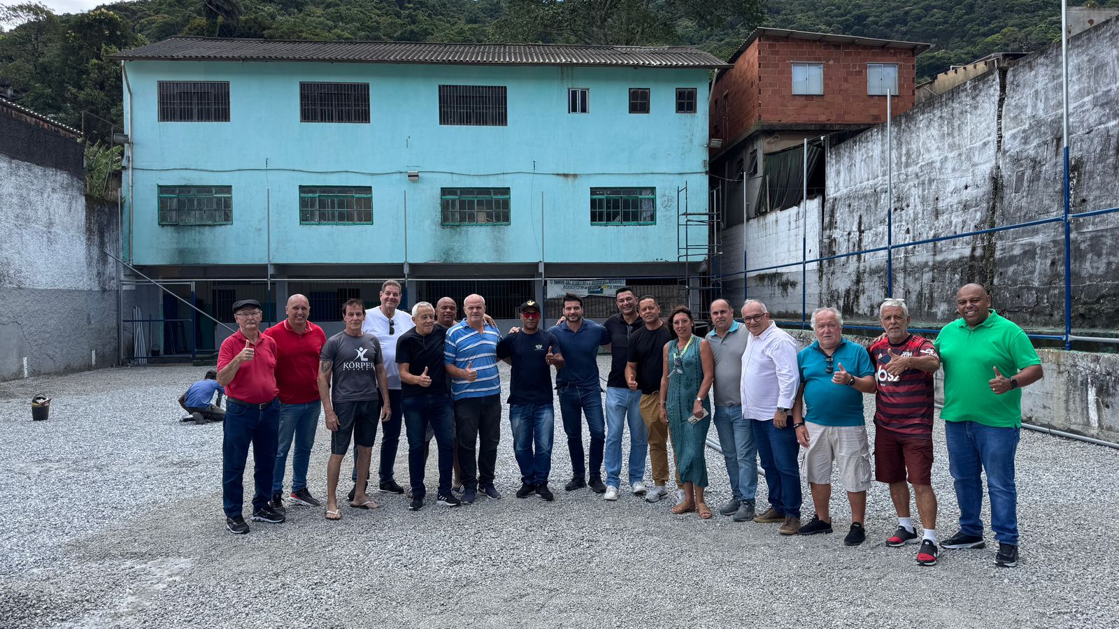 Estado reforma quadras de esporte em quatro comunidades de Petrópolis