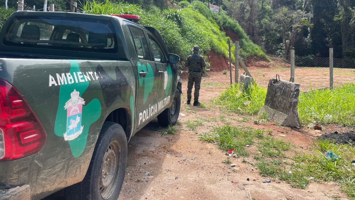 UPAm Três Picos fiscaliza terreno em Petrópolis após denúncia sobre loteamento irregular e desmatamento