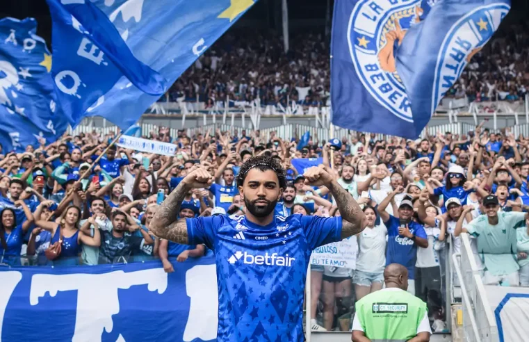 Gabigol é apresentado pelo Cruzeiro em um Mineirão lotado