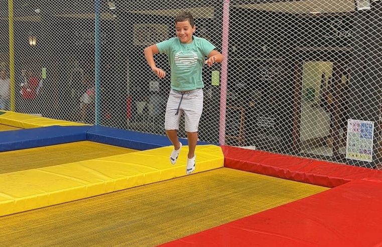 Férias no Vila: cama-elástica, oficina e exposição para toda a família em Itaipava