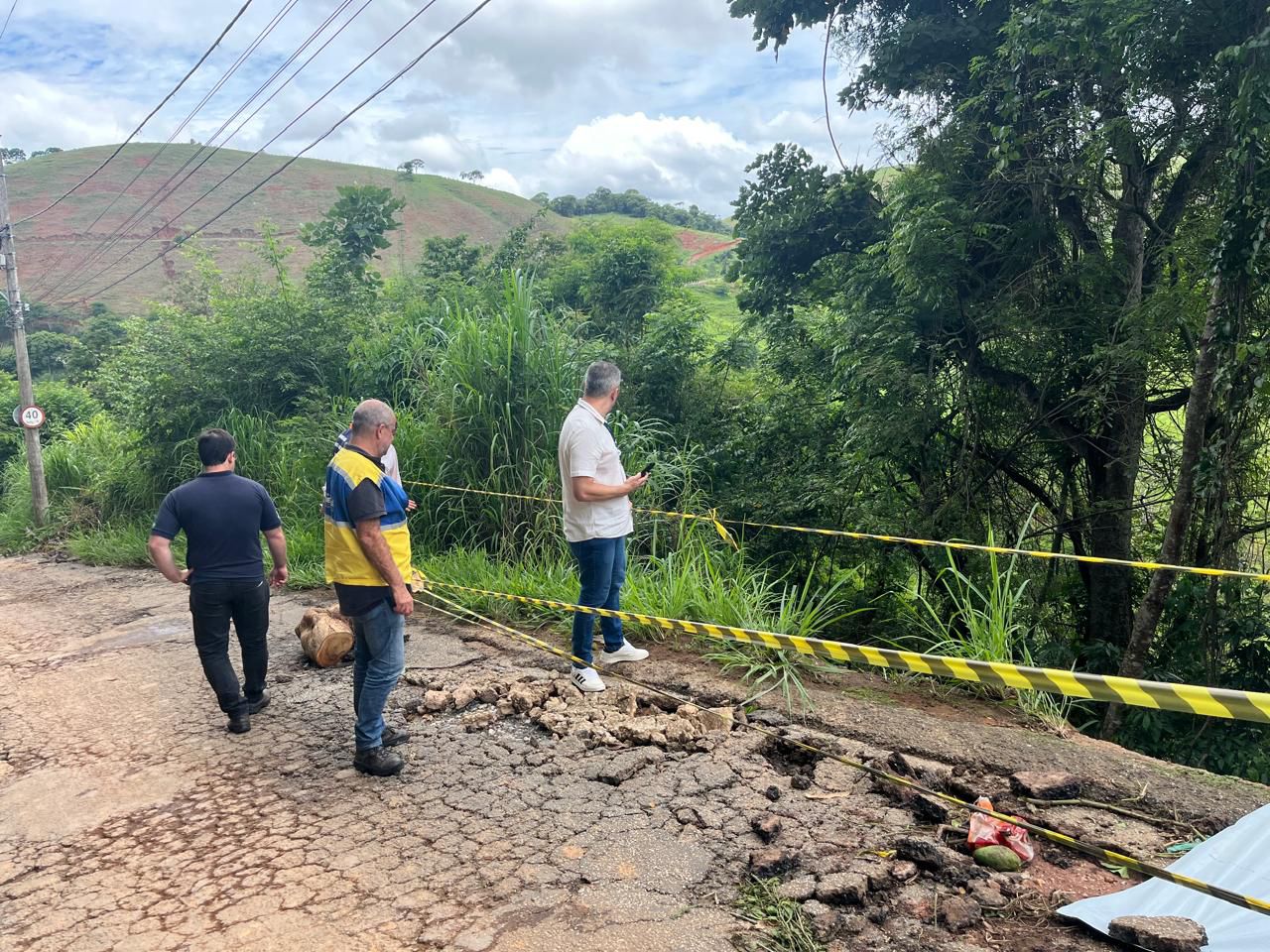 Cláudio Castro determina mobilização de equipes e envio de ajuda para as regiões Serrana e Noroeste, atingidas pela forte chuva