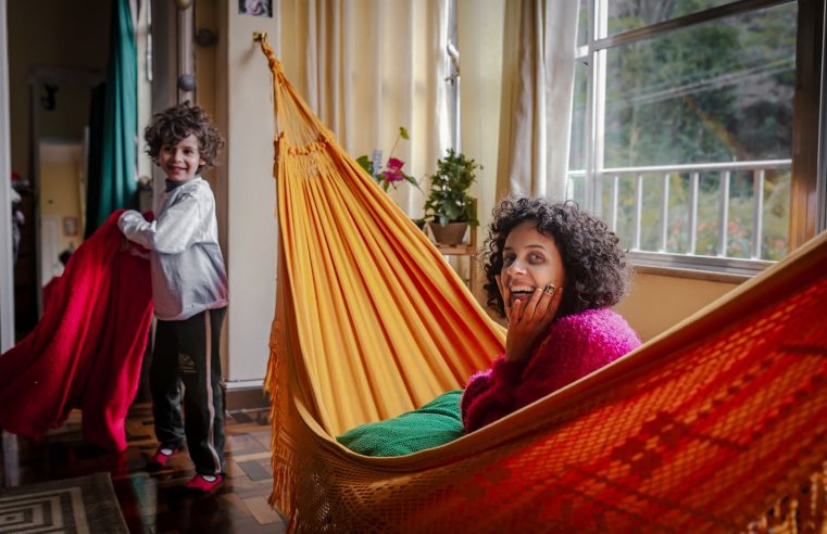 Exposição “Mães Extraordinárias” foi aberta no sábado (25), no Centro de Cultura Raul de Leoni