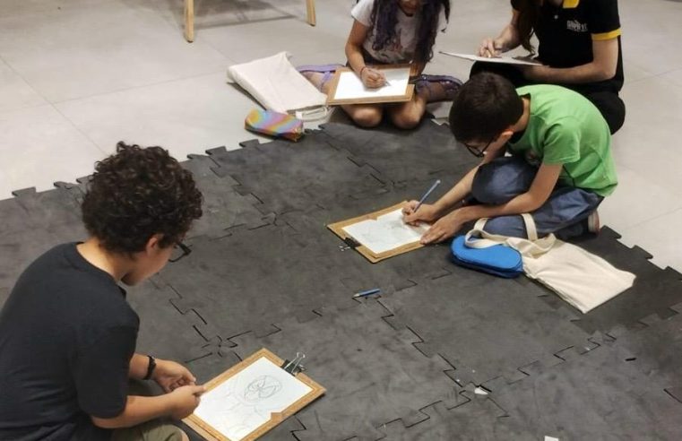 Férias coloridas: oficinas gratuitas com desenho e inteligência artificial nos sábados de janeiro em Itaipava